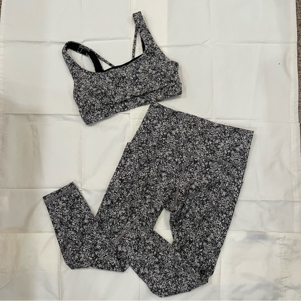 Athleta Salutation Stash Pocket II 7/8 Tight and Exhale Bra (Size Small)